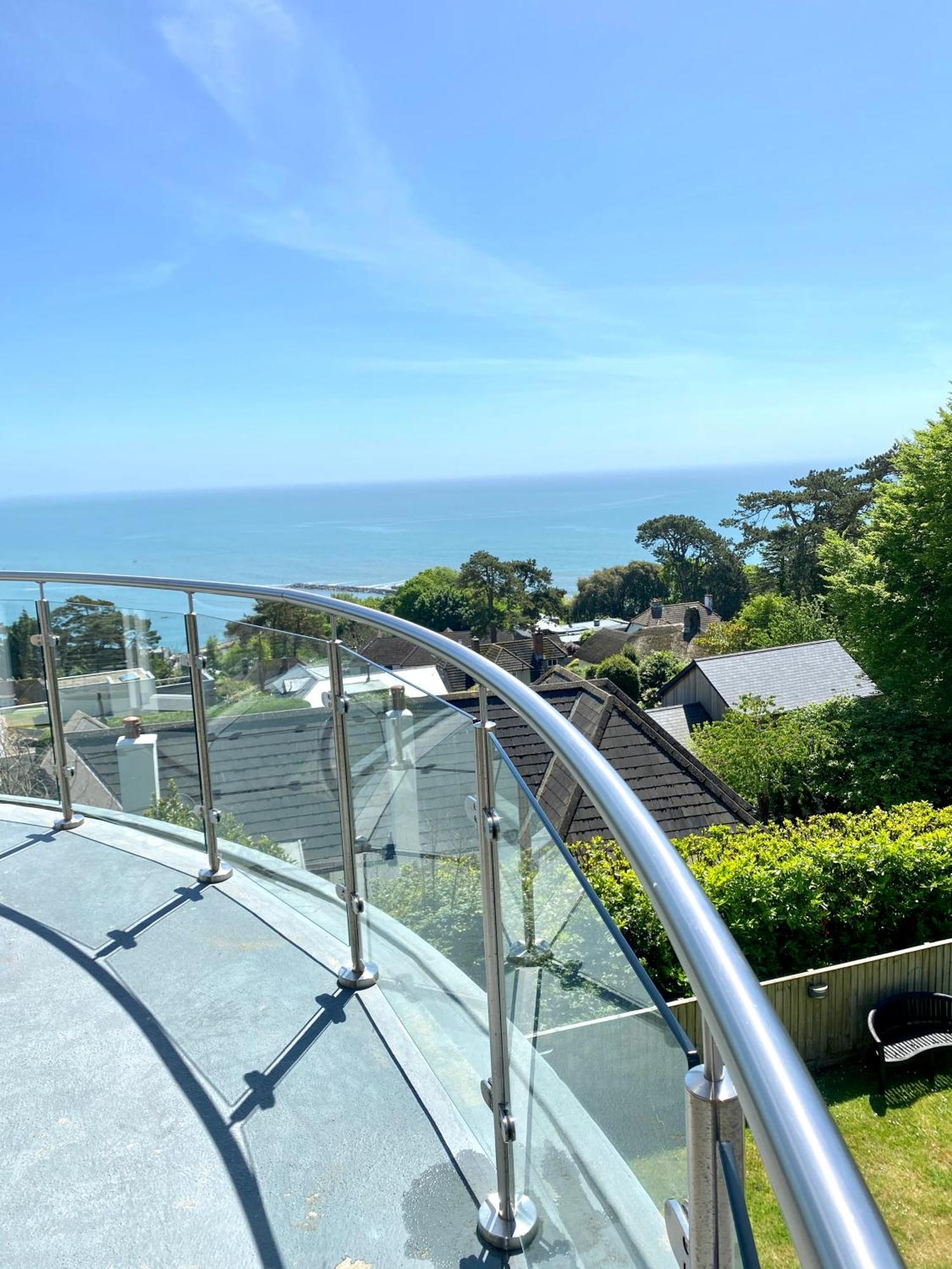 One Of The Best Properties In Lyme! Breathtaking Views Across The Whole Bay. 3 Stories With 2 Tier Veranda Around The Property. Sleeps 6 ไลม์รีจิส ภายนอก รูปภาพ