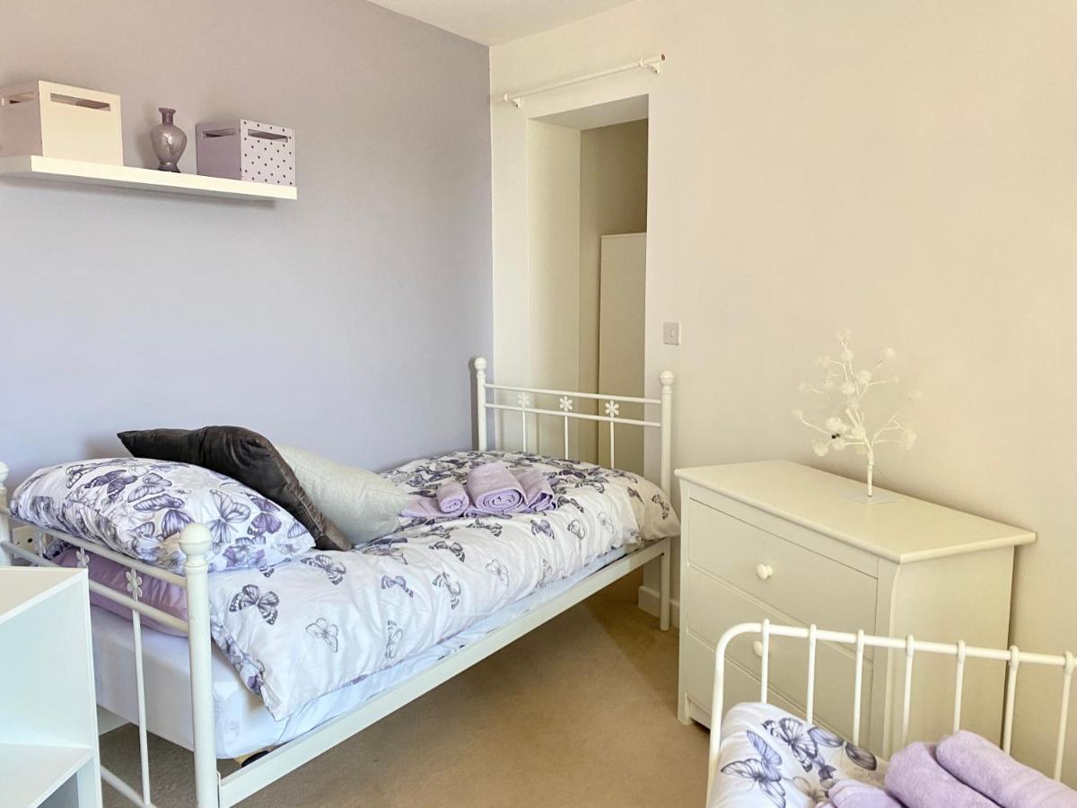 One Of The Best Properties In Lyme! Breathtaking Views Across The Whole Bay. 3 Stories With 2 Tier Veranda Around The Property. Sleeps 6 ไลม์รีจิส ภายนอก รูปภาพ