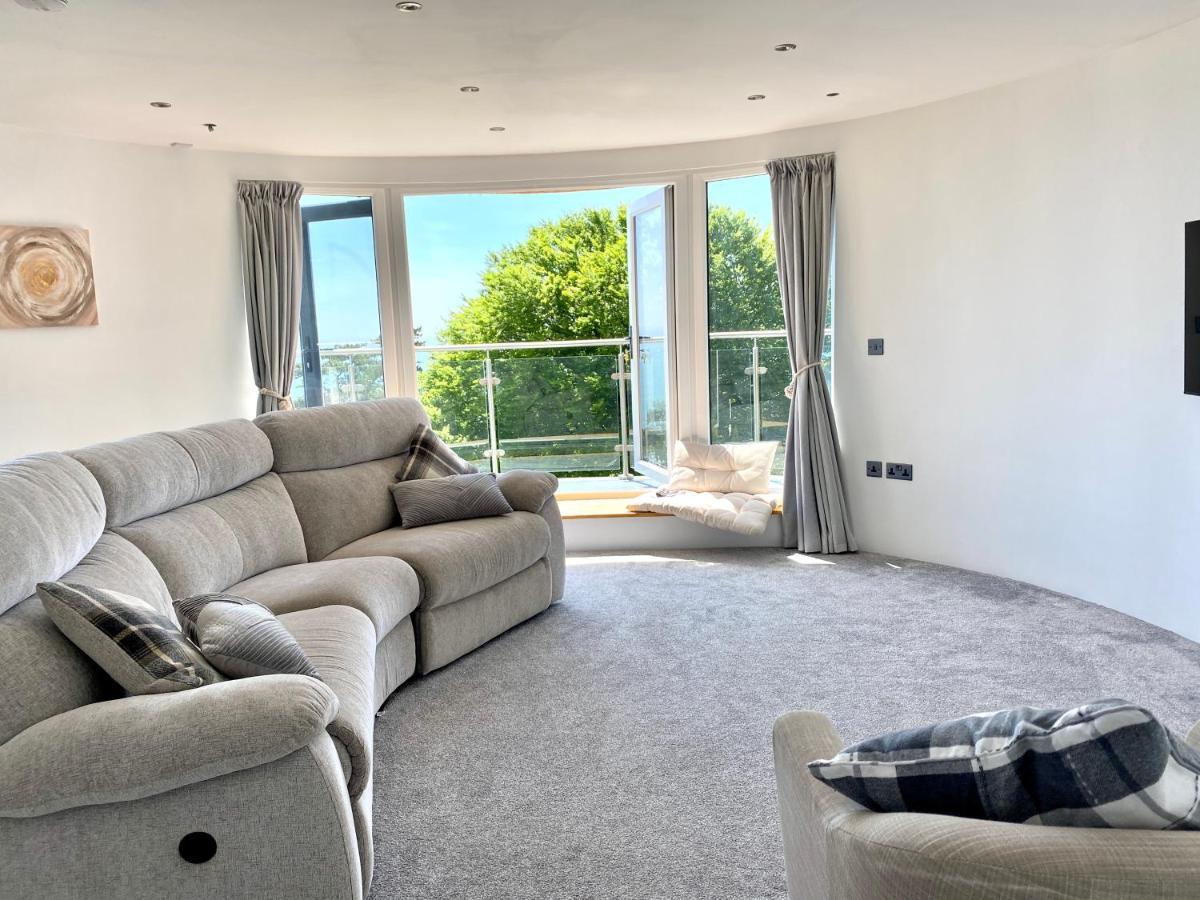 One Of The Best Properties In Lyme! Breathtaking Views Across The Whole Bay. 3 Stories With 2 Tier Veranda Around The Property. Sleeps 6 ไลม์รีจิส ภายนอก รูปภาพ