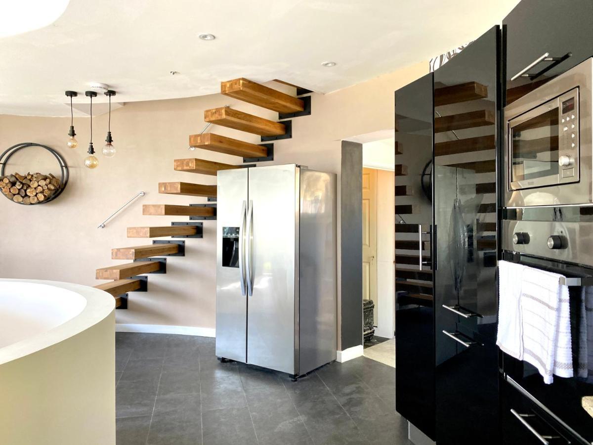 One Of The Best Properties In Lyme! Breathtaking Views Across The Whole Bay. 3 Stories With 2 Tier Veranda Around The Property. Sleeps 6 ไลม์รีจิส ภายนอก รูปภาพ