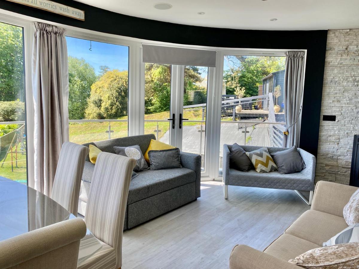 One Of The Best Properties In Lyme! Breathtaking Views Across The Whole Bay. 3 Stories With 2 Tier Veranda Around The Property. Sleeps 6 ไลม์รีจิส ภายนอก รูปภาพ